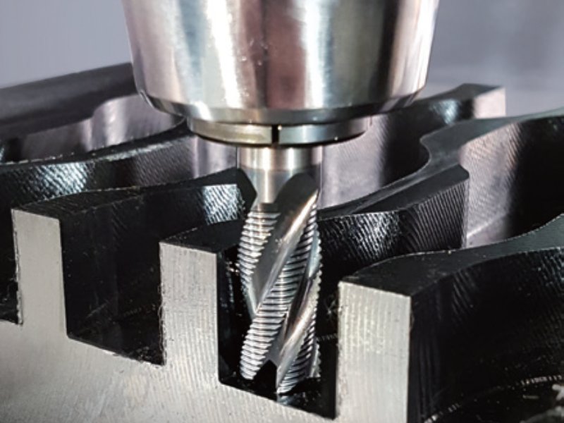 A nagyoló marás művészete: Hogyan válasszunk a keményfém és a porkohászati HSS (HSS-PM) között?